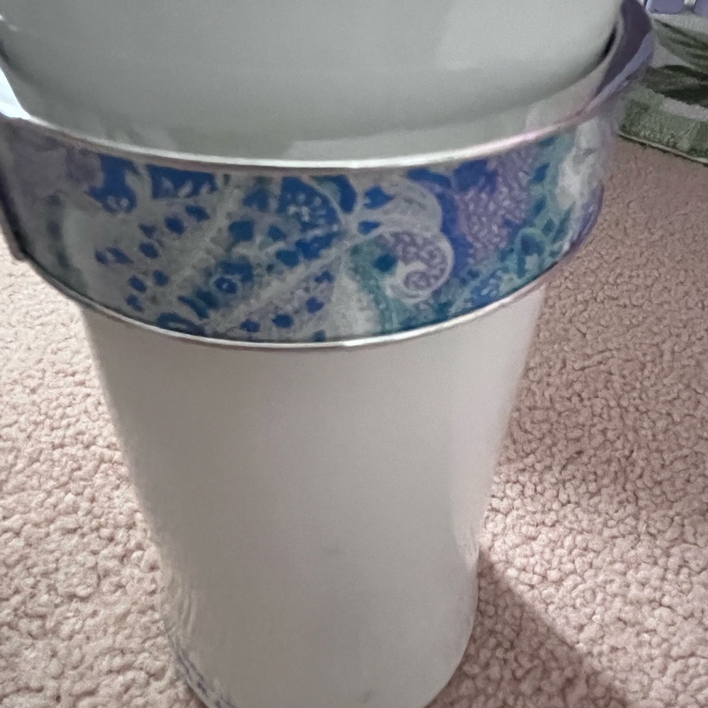 TALBOTS White and Blue Floral cuff.  One size fits all .  Pretty floral pattern
